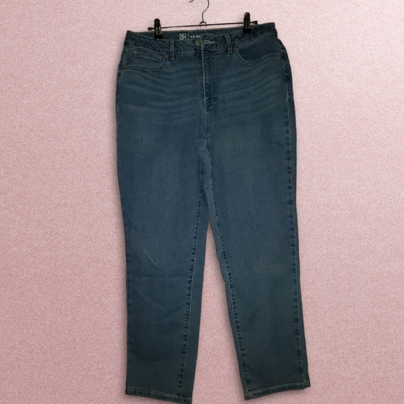 💖No Boundaries Juniors High Rise Mom Jeans (Size 9) - Picture 9 of 14